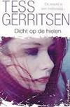 Dicht op de hielen