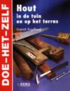 Hout in de tuin en op het terras